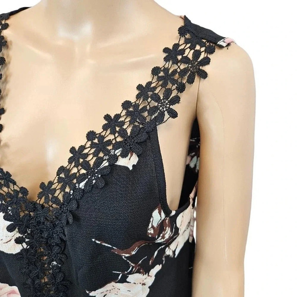 SHEIN Size L Black and Floral Tank Top with Lace Detail Straps and Plunge Neck - Picture 5 of 11